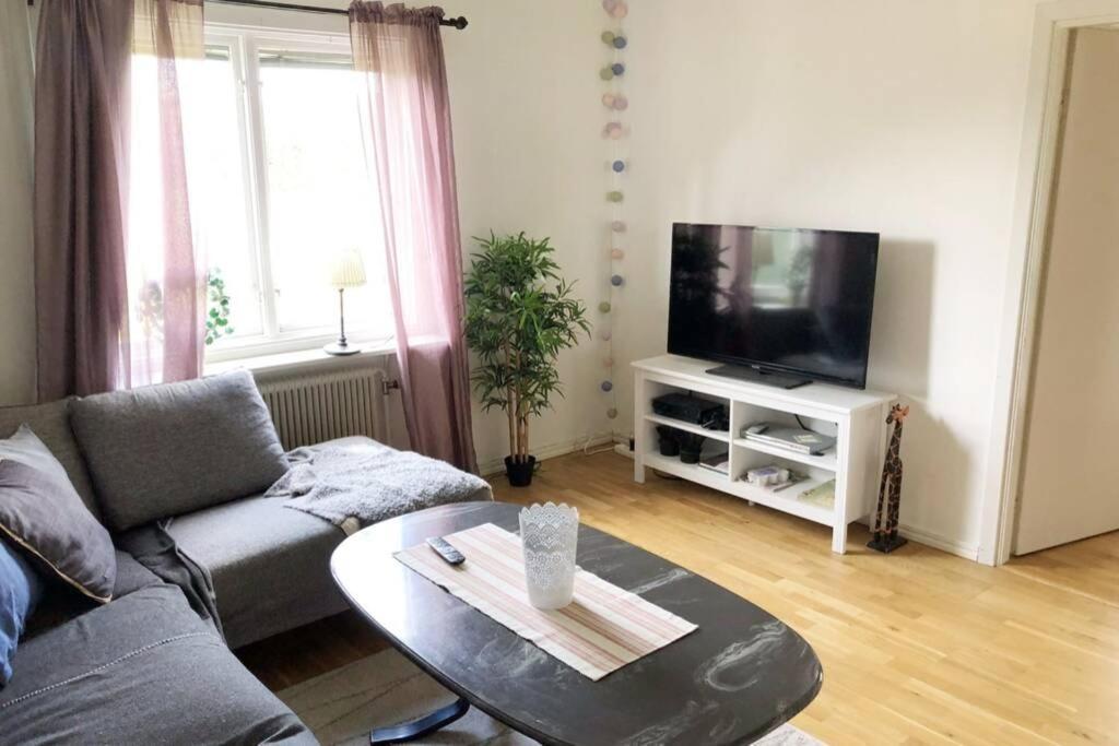 Egen Laegenhet I 2-Familjshus Pa Landet. Villa Tierp ภายนอก รูปภาพ